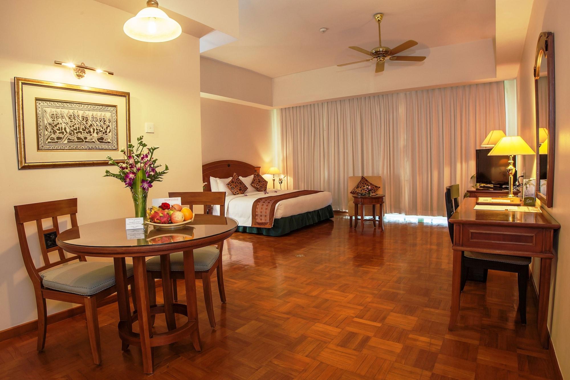 Himawari Hotel Apartments Phnom Penh Luaran gambar