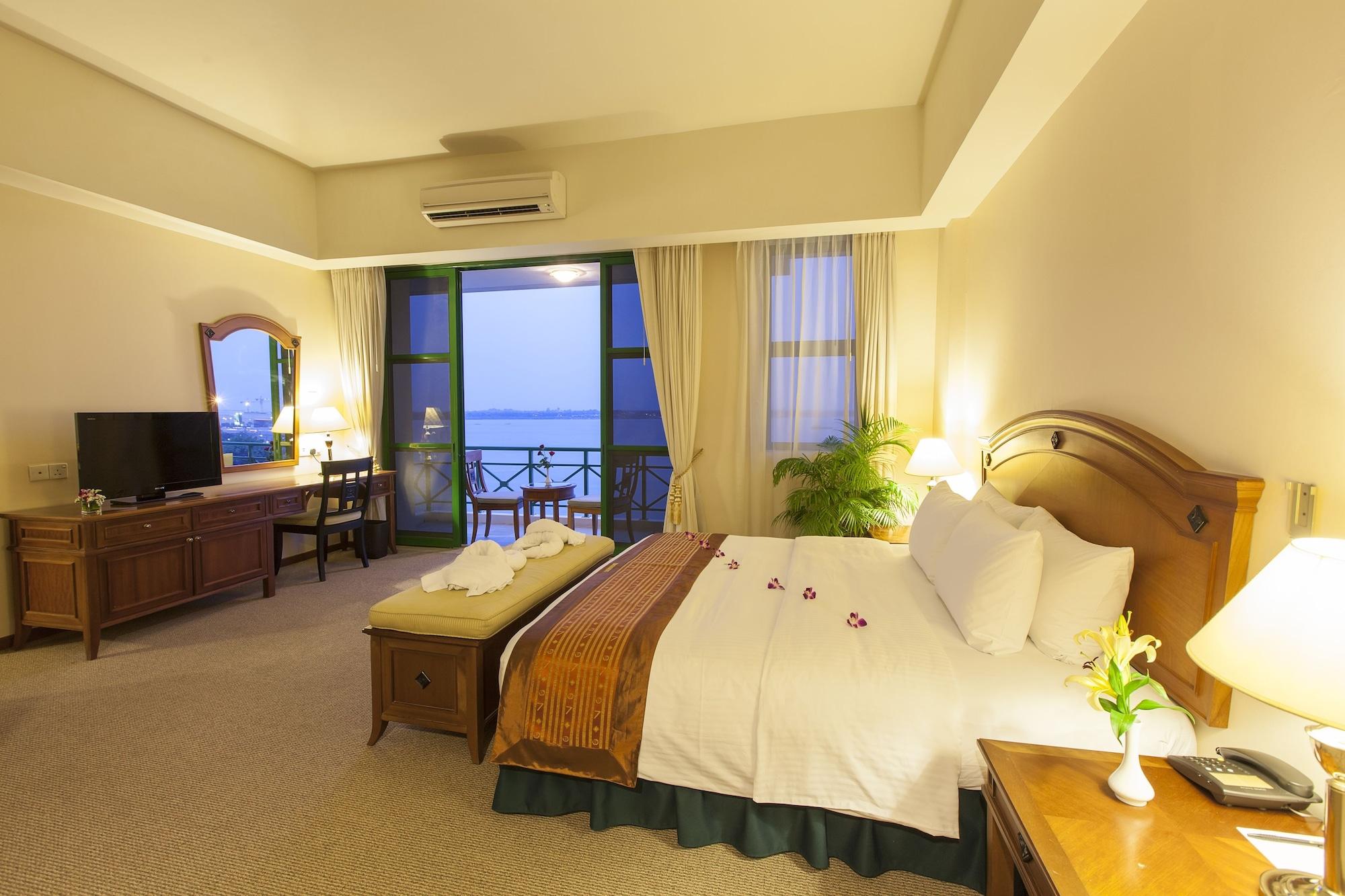 Himawari Hotel Apartments Phnom Penh Luaran gambar